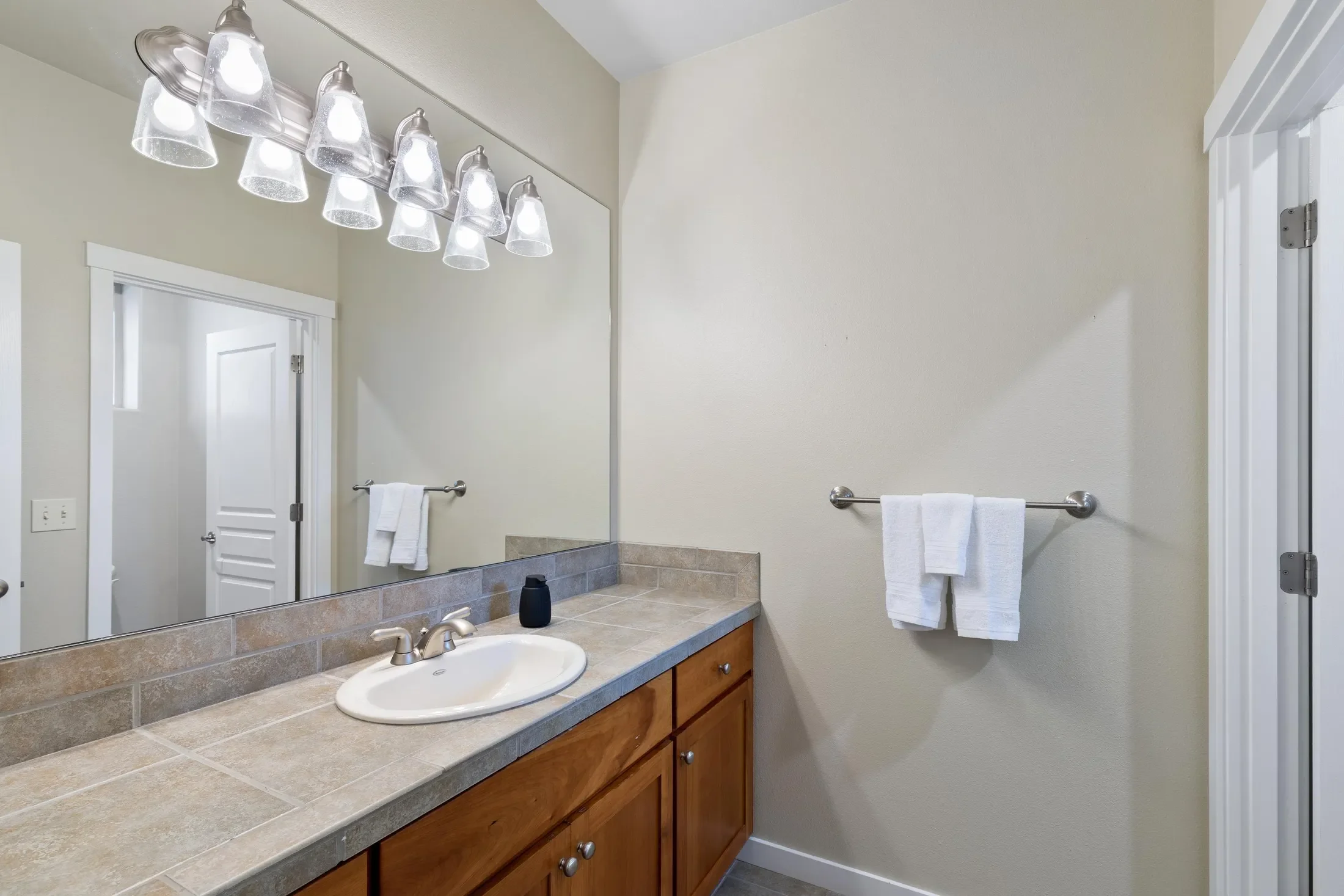 1281 Highland View Loop, Redmond, Oregon, United States. - Photo 12