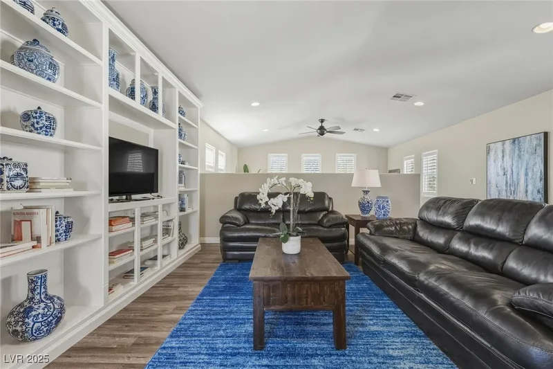 12005 Whitehills Street, Las Vegas, Nevada, United States. - Photo 2