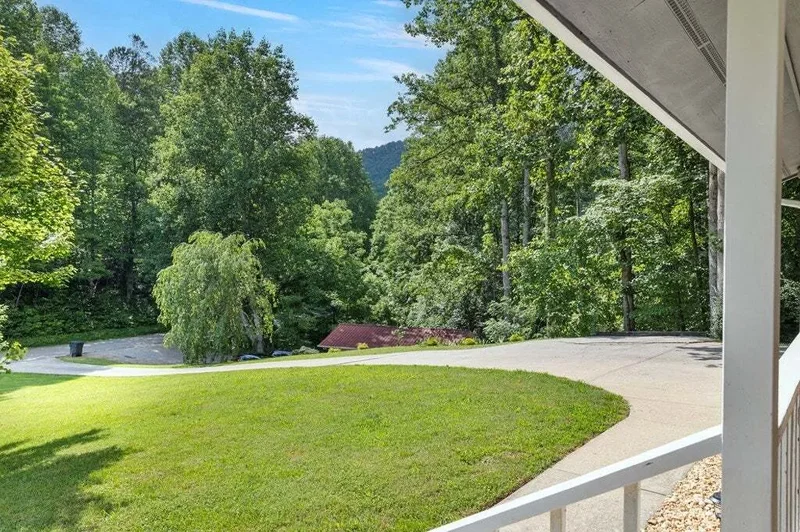 1615 East Vineyard Road, Hayesville, NC 28904, Hayesville, North Carolina, United States. - Photo 9