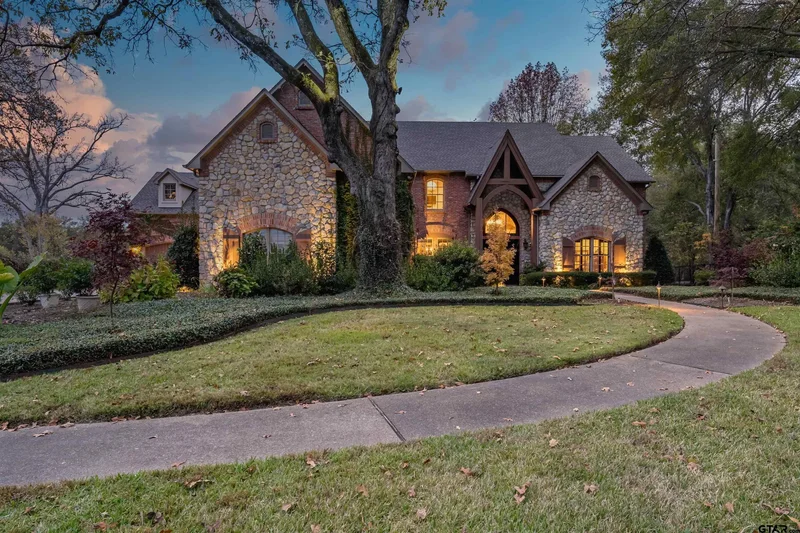 4 Bedrooms Single Family Detached
