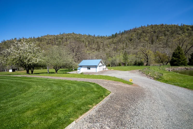 7555 E Antelope Rd, Eagle Point, Oregon, United States. - Photo 14