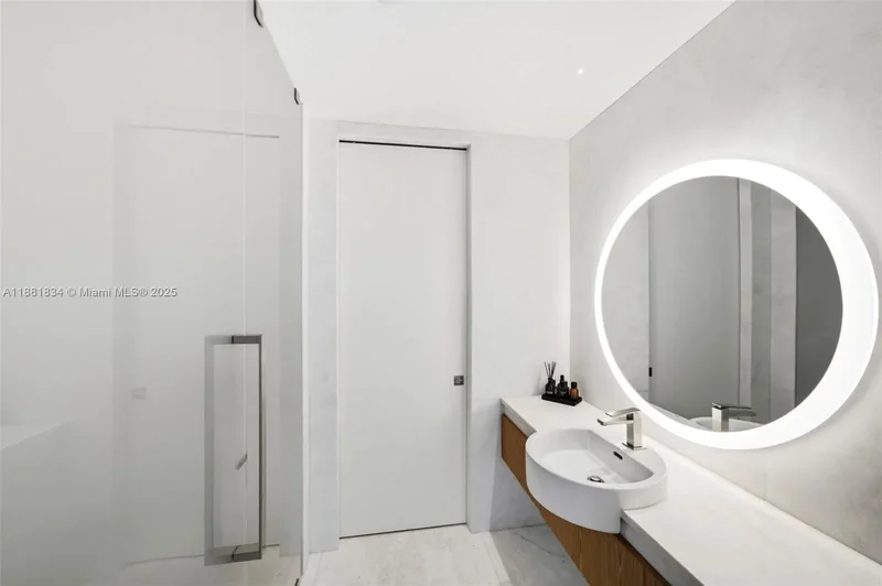 100 S Pointe Dr Unit 3803, Miami Beach, FL 33139, Miami Beach, Florida, United States. - Photo 45