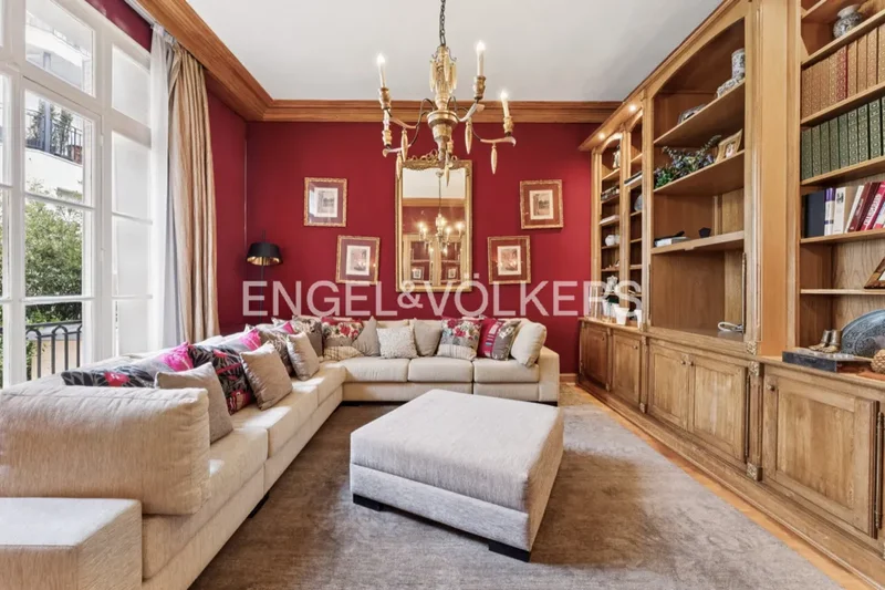 Neuilly-sur-Seine, Île-de-France, France. - Photo 9