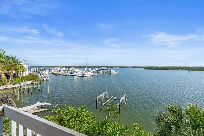 4851 Dolphin LN, Fort Myers Beach, Florida, United States. - Photo 2