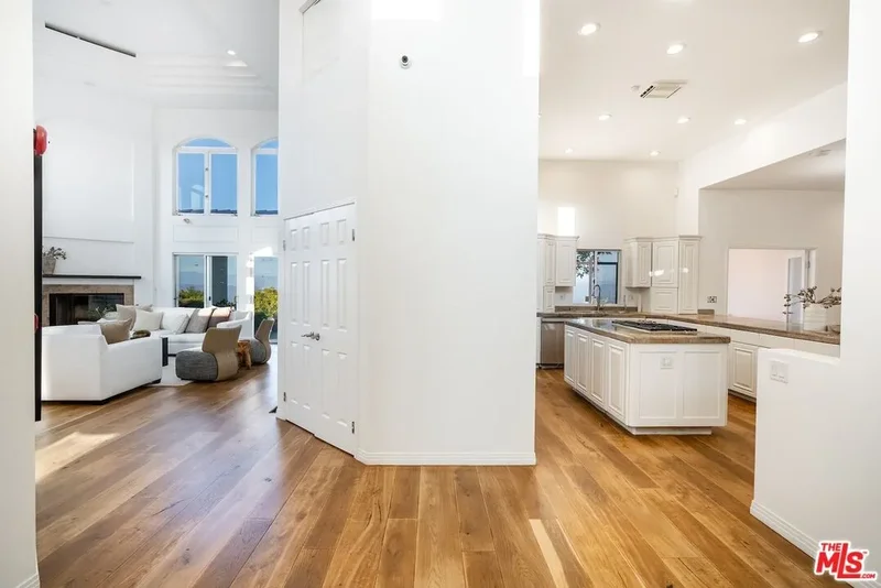 21965 Saddle Peak Rd, Topanga, CA 90290, Topanga, California, United States. - Photo 2