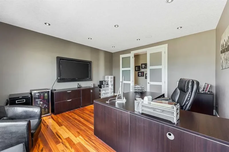 2216 8 ST NE, Calgary, AB, T2E 4H6, CANADA, Calgary, Alberta, Canada. - Photo 32