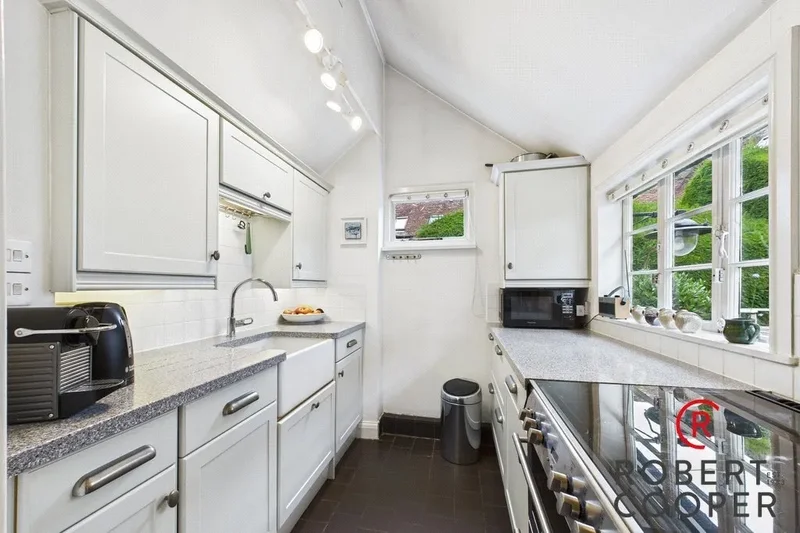 Eastcote High Road, Pinner, Middlesex, United Kingdom. - Photo 2