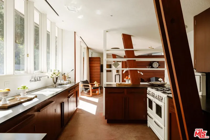 1430 Avon Terrace, Los Angeles, California, United States. - Photo 19