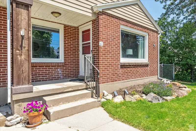 Spacious & Open Concept Living