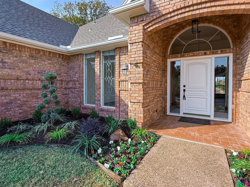 429 Remington Drive E, Highland Village, TX 75077, Lewisville, Texas, United States. - Photo 2
