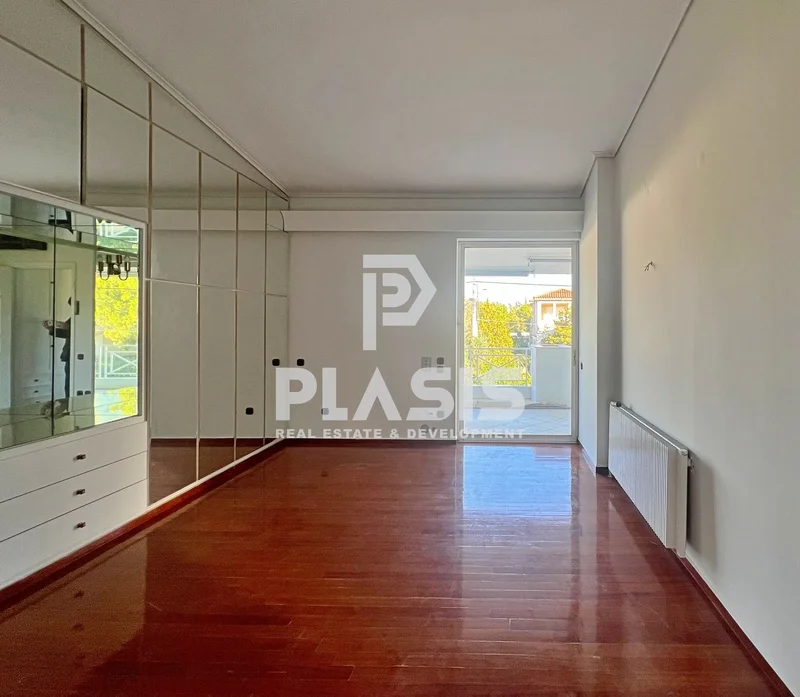 1365597 - Maisonette For sale, Voula, 175 sq.m., €950.000