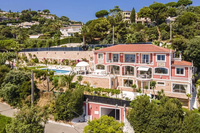 SUPER CANNES - LARGE PROPERTY - PANORAMIC SEA VIEW