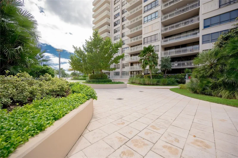 3 Grove Isle Dr C308, Miami, Florida, United States. - Photo 22