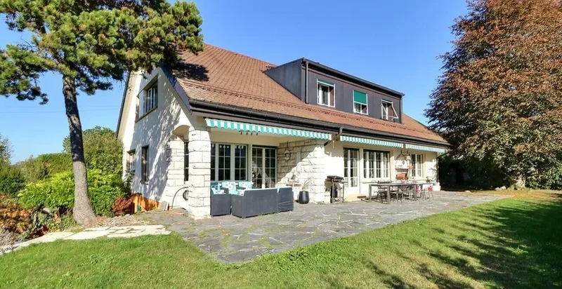 Big familial property with swimming pool in le Mont-sur-Lausanne