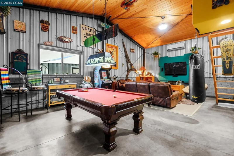 Cottonwood, California, United States. - Photo 19