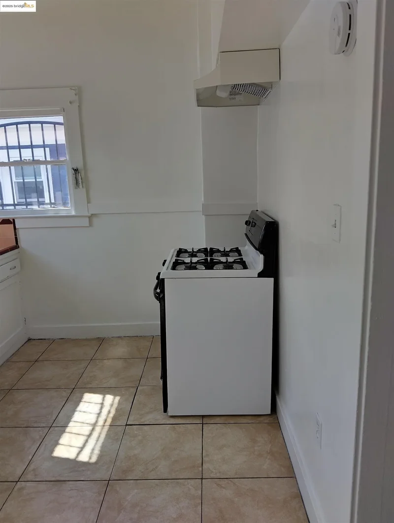 847 E 18th, Oakland, California, United States. - Photo 14