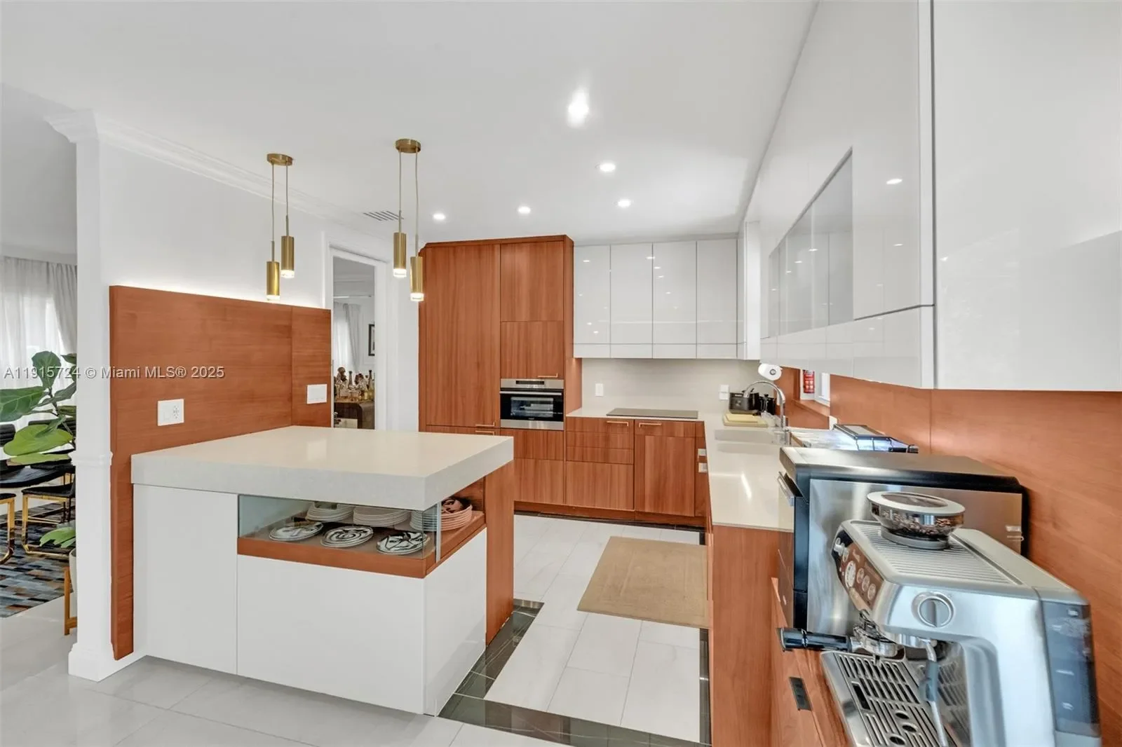 726 NE 17th Way, Fort Lauderdale, Florida, United States. - Photo 3