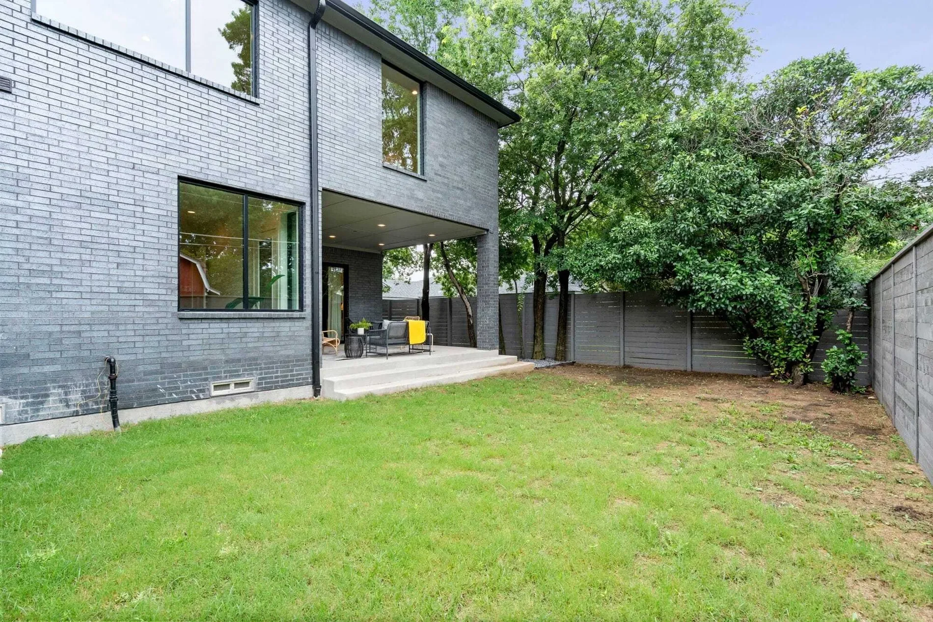 Exterior photo 4