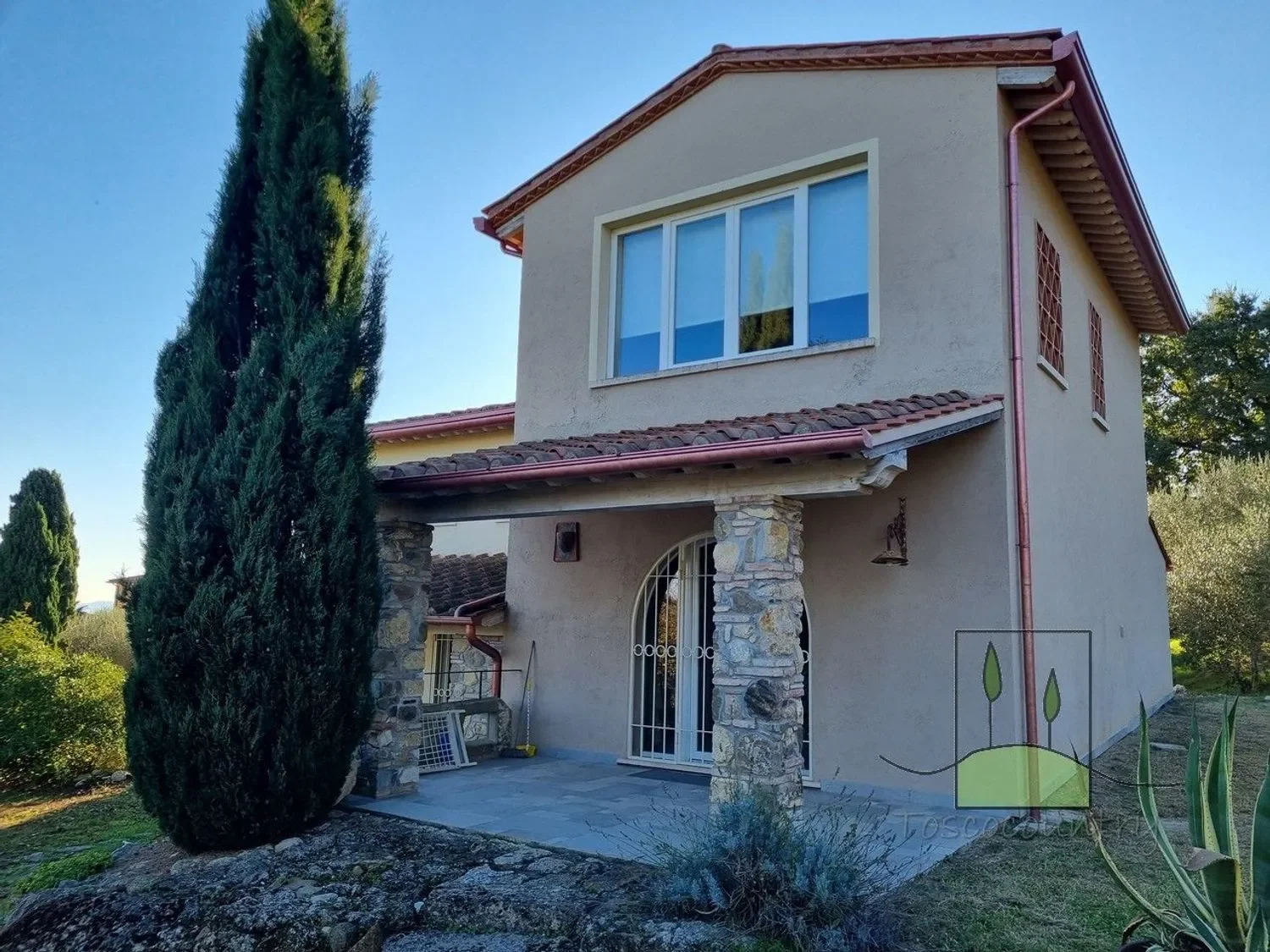 Exterior photo 8
