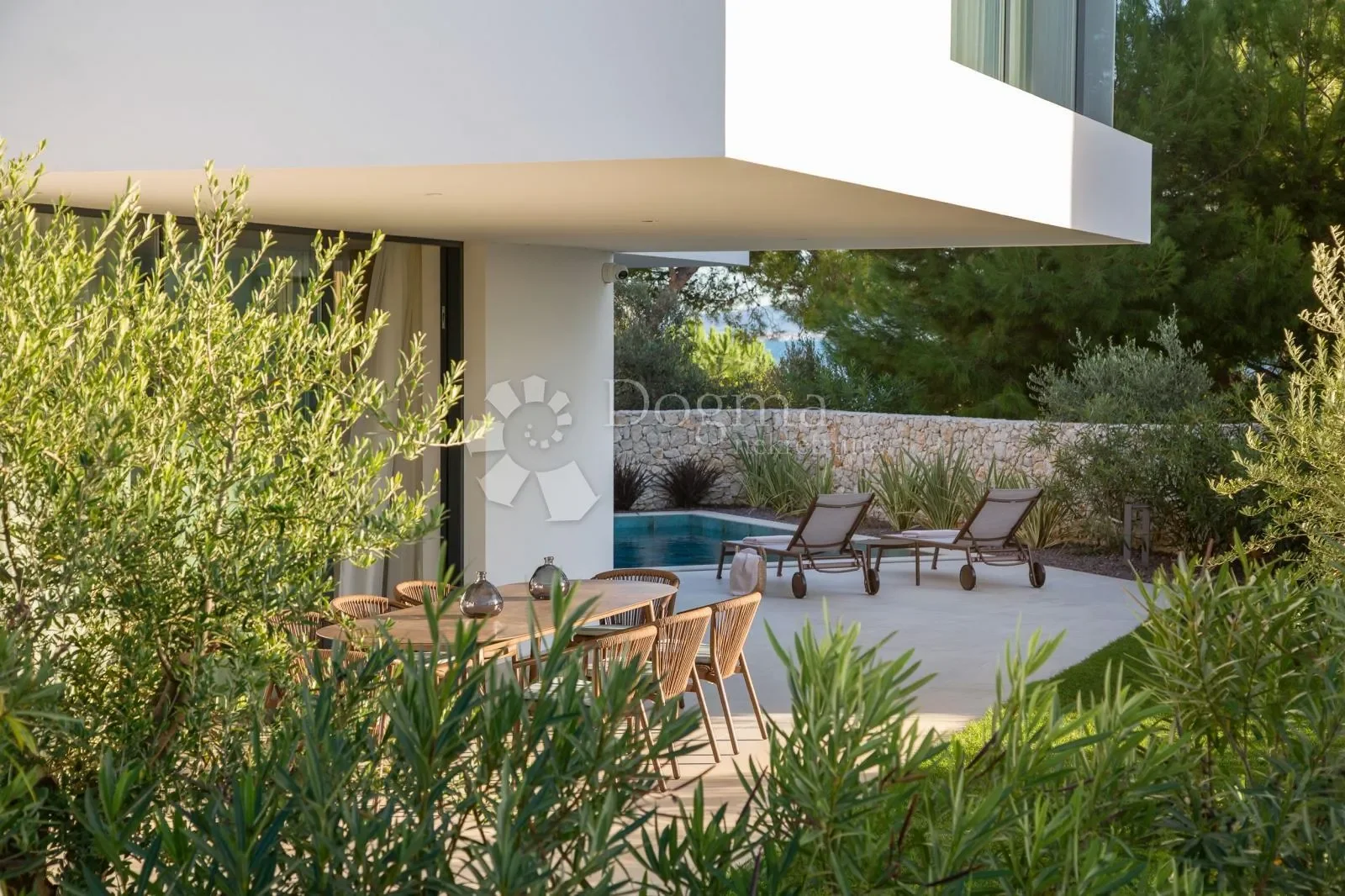 Exterior photo 9
