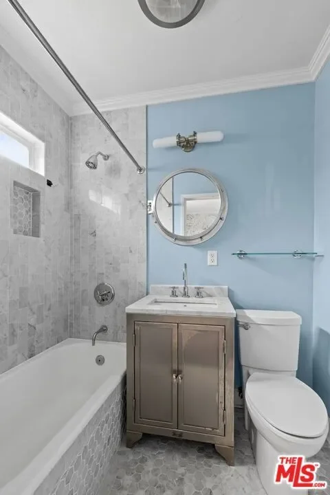 1307 S Rimpau Boulevard, Los Angeles, California, United States. - Photo 4