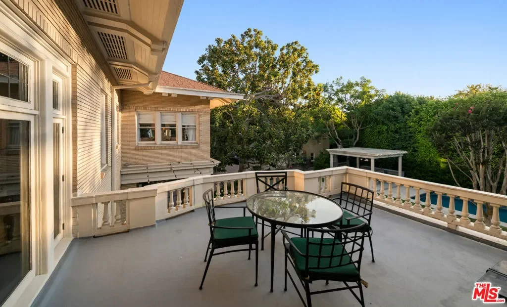 601 S Windsor Boulevard, Los Angeles, California, United States. - Photo 36