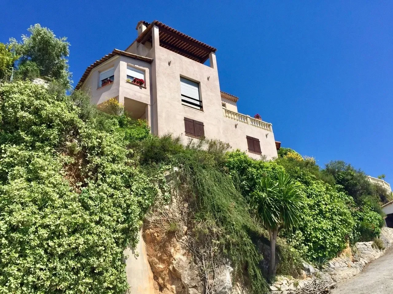 Exterior photo 7