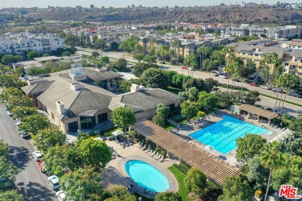 12920 Runway Road 360, Los Angeles, California, United States. - Photo 19