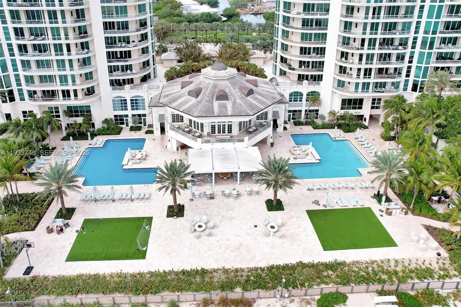 Exterior photo 2