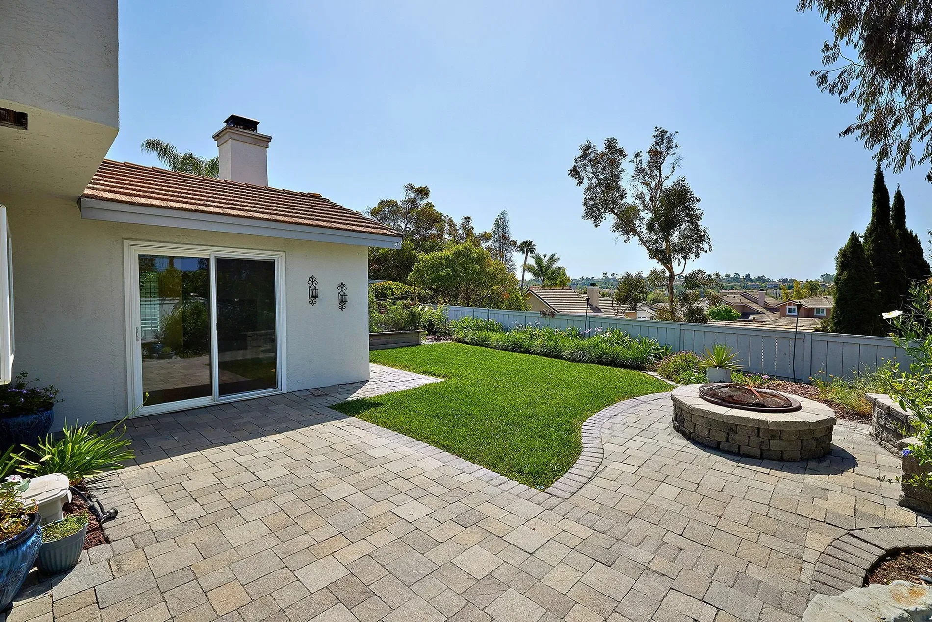 Exterior photo 4