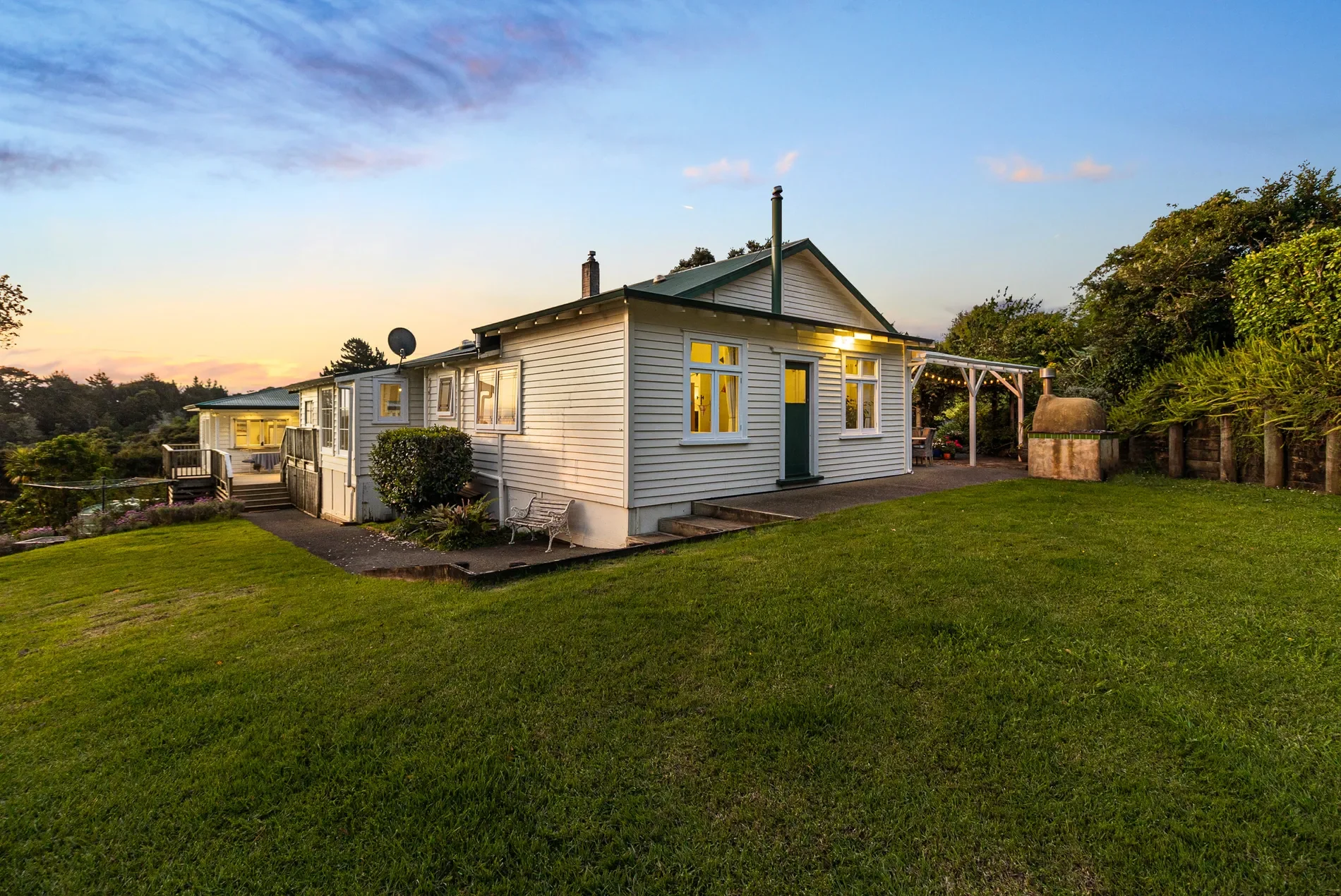 Exterior photo 5