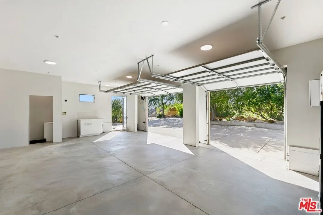 301 Loma Metisse Rd, Malibu, CA, 90265, USA, Malibu, California, United States. - Photo 15