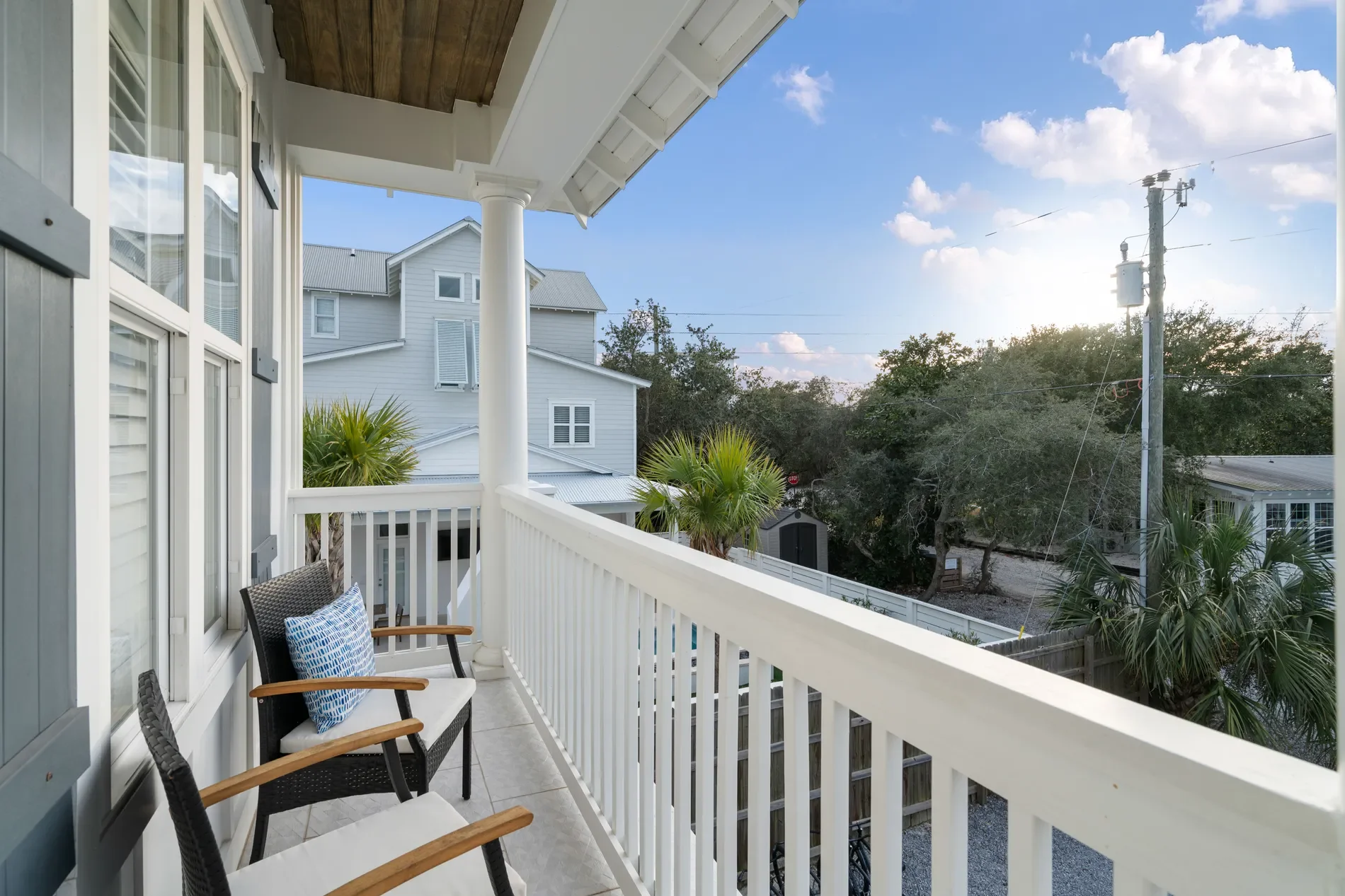 Exterior photo 12