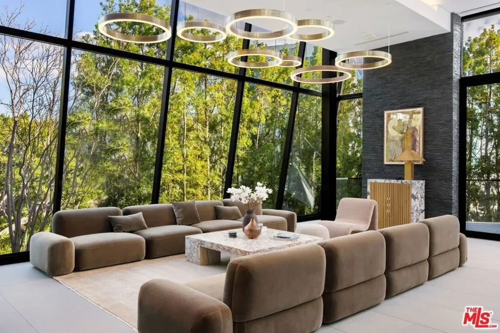 1317 Londonderry Place, Los Angeles, California, United States. - Photo 6