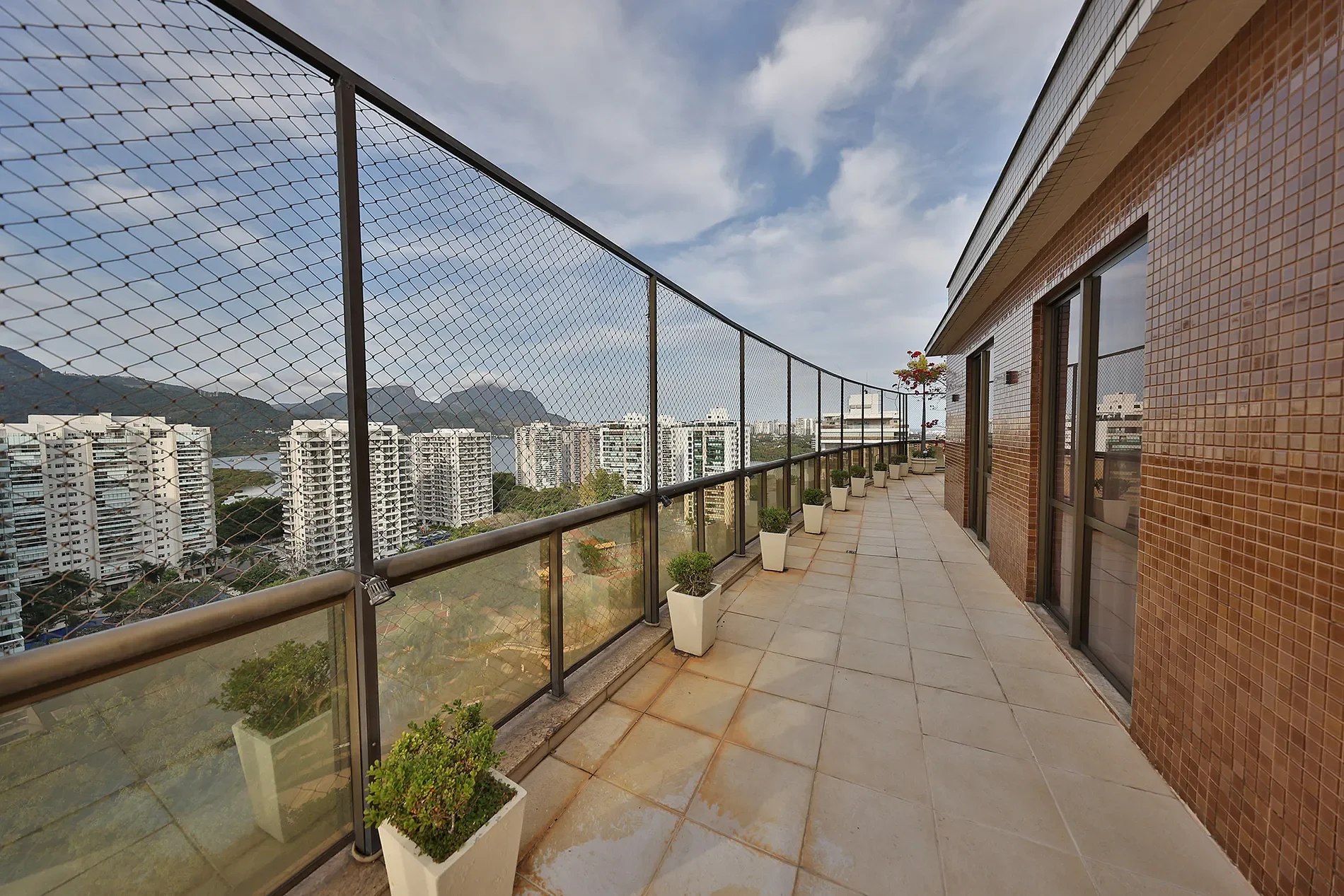 Exterior photo 5