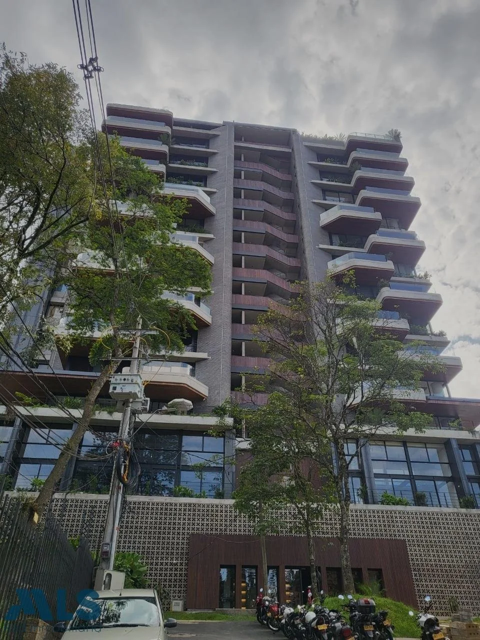 Exterior photo 4
