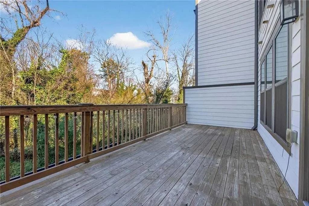 Exterior photo 5