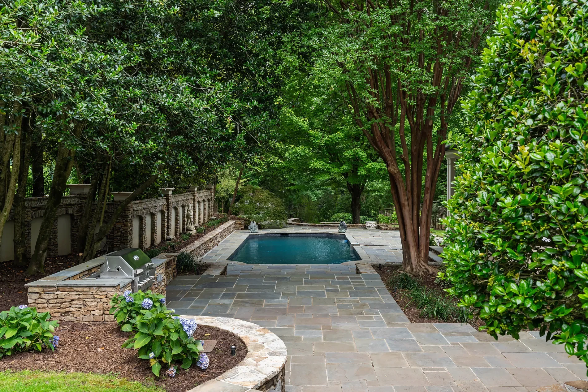 Exterior photo 8