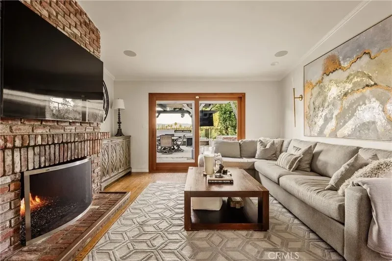 22370 Algunas Road, Los Angeles, California, United States. - Photo 11