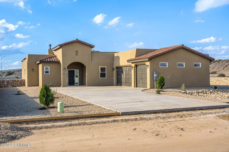 711 Hendee Place, Las Cruces, NM 88005, Las Cruces, New Mexico, United States. - Photo 49