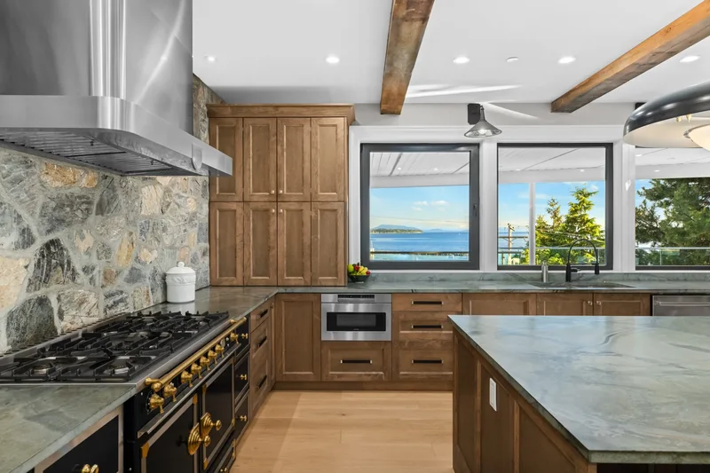 15031 Victoria Avenue, White Rock, BC, V4B 1G2, CANADA, White Rock, British Columbia, Canada. - Photo 6