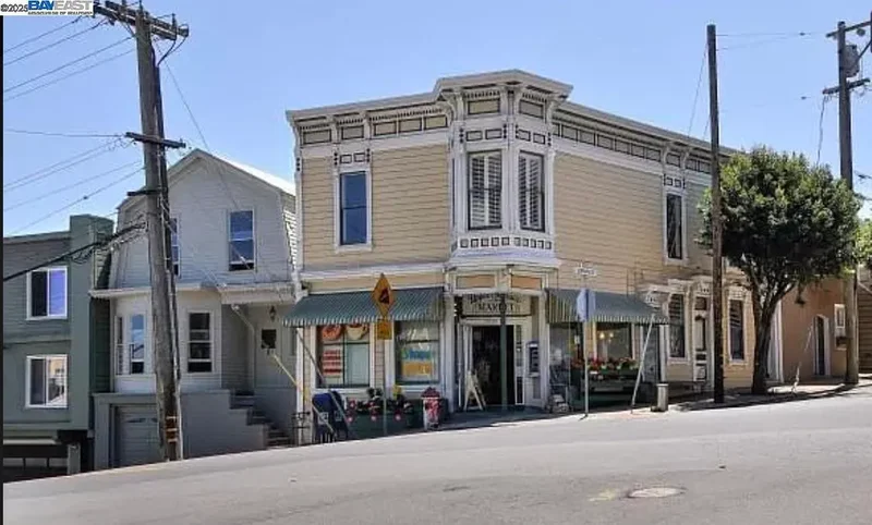 4499 17th, San Francisco, California, United States. - Photo 10