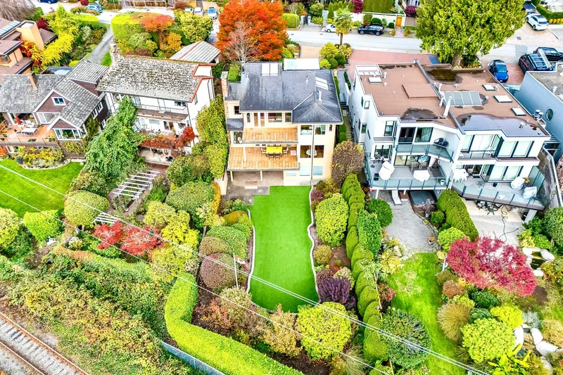 2328 Bellevue Ave, West Vancouver, BC V7V 1C8, Canada, West Vancouver, British Columbia, Canada. - Photo 38