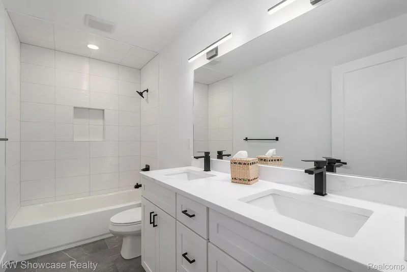 3542 ROYAL Avenue, Berkley, MI 48072, Berkley, Michigan, United States. - Photo 32