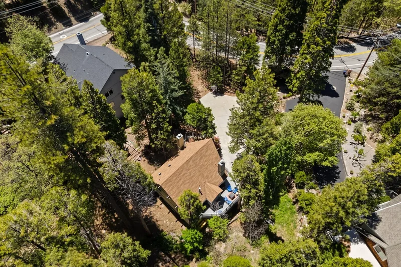 635 Grass Valley Road , Lake Arrowhead, CA 92352, Lake Arrowhead, California, United States. - Photo 34