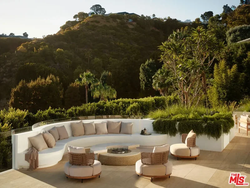 9259 Robin Drive, Los Angeles, California, United States. - Photo 23