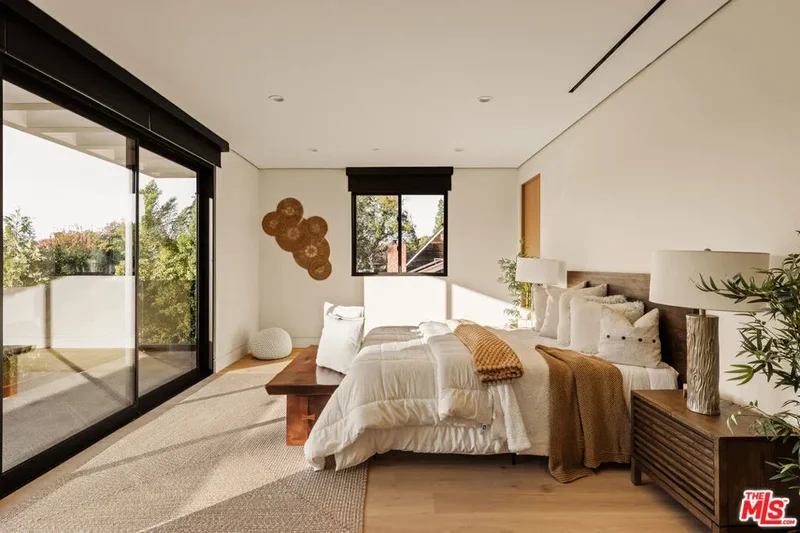 4528 Matilija Avenue, Los Angeles, California, United States. - Photo 27