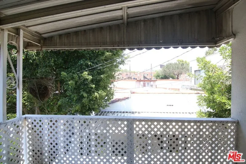 1028 N Hayworth Avenue, Los Angeles, California, United States. - Photo 20