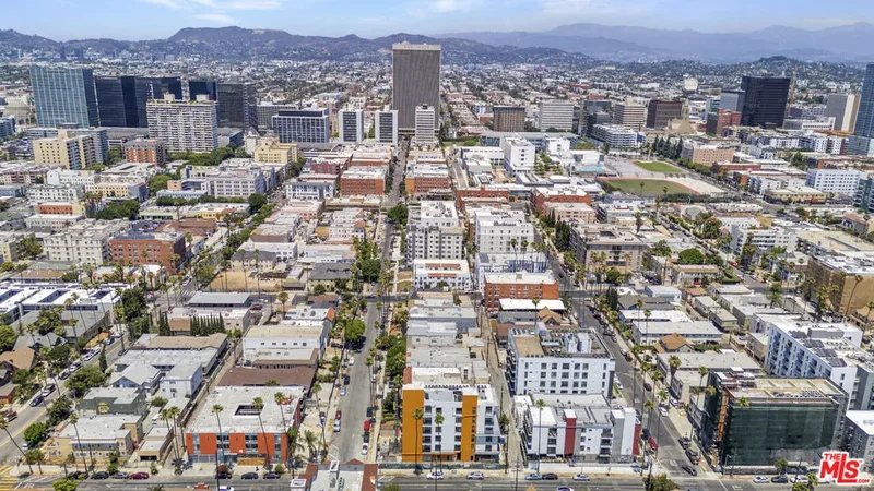932 S Mariposa Avenue, Los Angeles, California, United States. - Photo 9