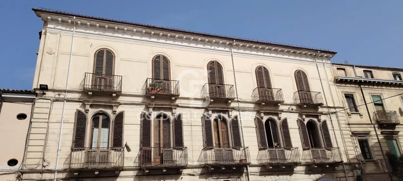 Building/Palace for sale in Sulmona